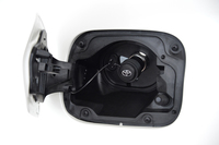 給油口ならぬ、“給水素口”。左側リアフェンダー上部にレイアウトされる。
    