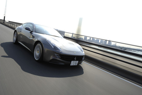 �t�F���[���E�t�H�[�i4WD/7AT�j�c�c3802���~6.3���b�^�[V12�𓋍ڂ���4�l���E4WD�̒��˔n�uFF�i�t�F���[...