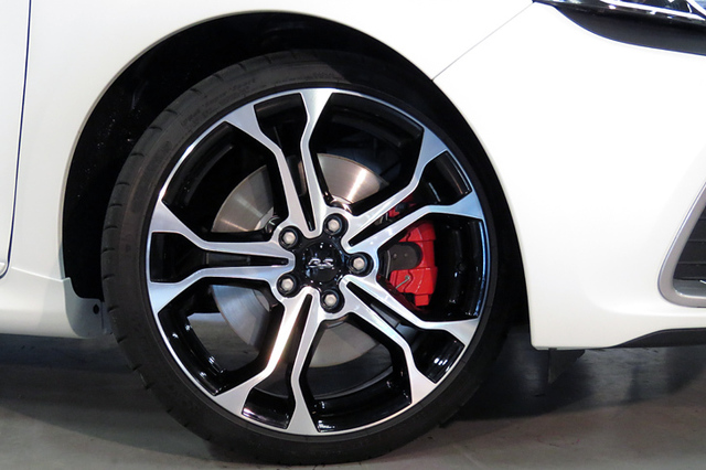 ルーテシアR.S.に運動性能を高めた上級モデル 【ニュース】 - webCG