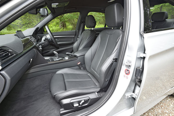 試乗車はオプションのダコタレザーシート装着車。標準のシート表皮はファブリック。