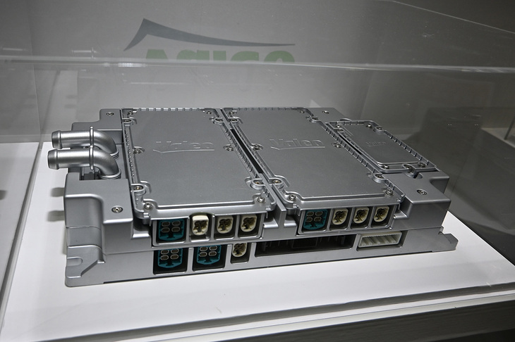 ヴァレオの「モジュラーセントラルコンピュートユニット」。SDV時代のソフトウエアの急速な進化に対応するため、ハードウエアにメモリーやCPUを追加できるようにする、という提案だ。