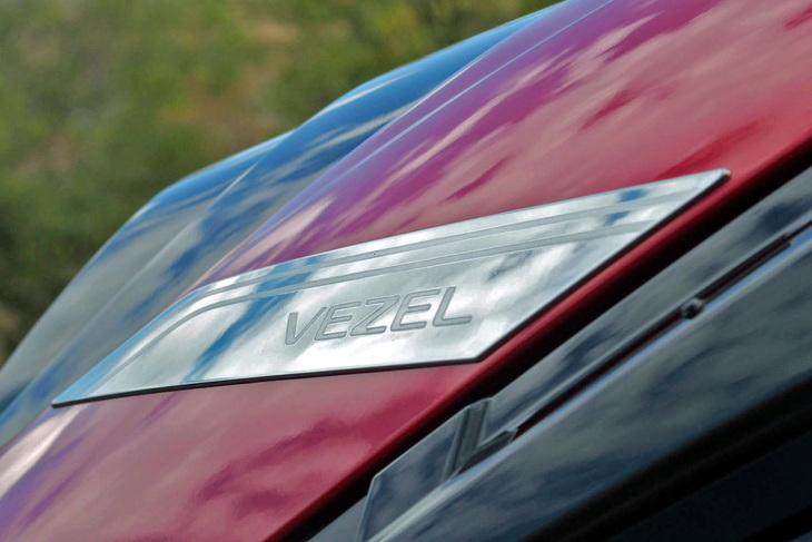 ホンダ・ヴェゼルe：HEV Z Sport Style（用品装着車／Cピラーデカール）