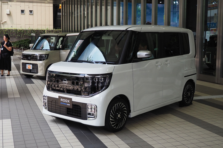 日産ルークスAUTECH LINE（フロントビュー）