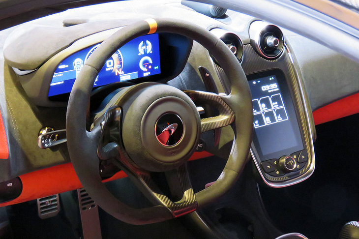 マクラーレン600LT（ステアリングホイール）