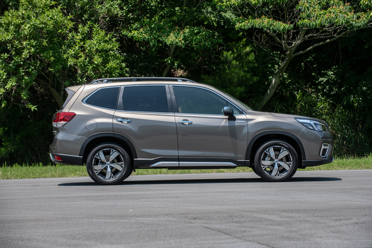 新型のボディーサイズは全長×全幅×全高＝4625×1815×1715mm（ルーフレール装着車は全高1730mm）。従来型と比べて全長が30mm、前幅と全高が20mm、それぞれ大きくなっている。