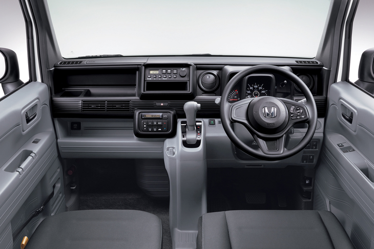 運転席まわりの様子。写真は「G・Honda SENSING」のもの。