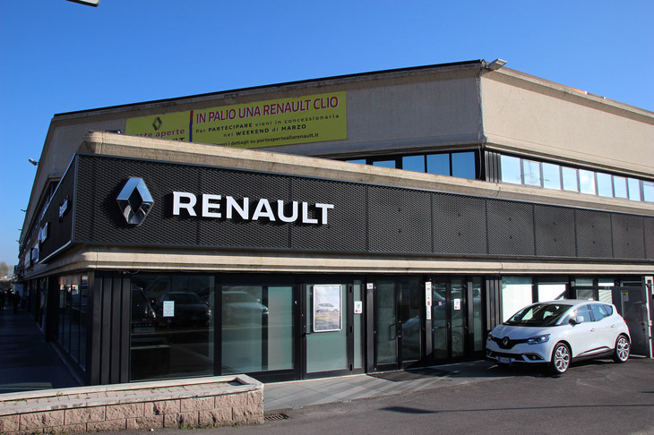 ルイージ氏が支配人を務めるルノー販売店でも、2019年3月から新VIを導入した。