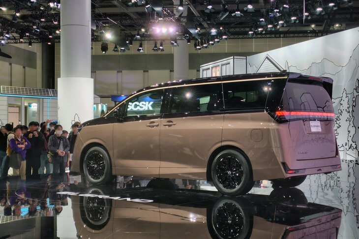 16年ぶりのフルモデルチェンジということで、大いに注目を集めている新型「日産エルグランド」。発売は2026年夏とされている。