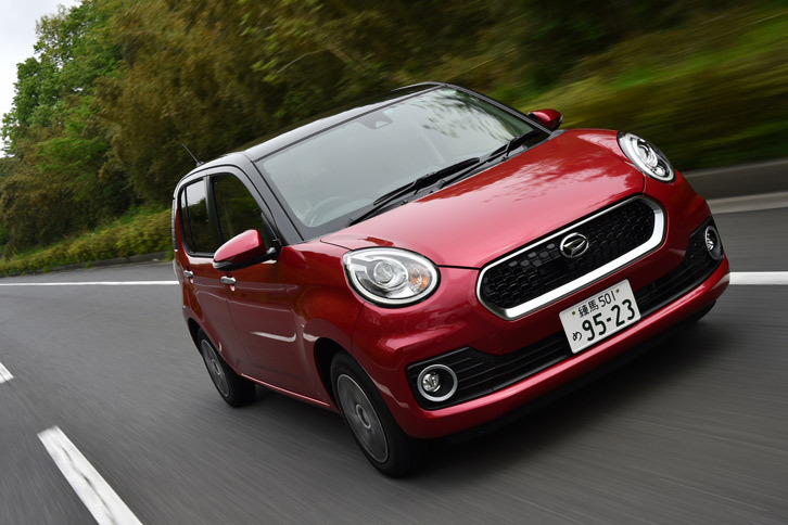 ボディーカラーは全12色。「ブーン シルク」「パッソ モーダ」には、ルーフを「ブラックマイカメタリック」で塗り分けたツートンカラーも用意されている。