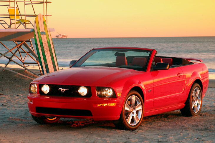 2004年登場の5代目「フォード・マスタング」。