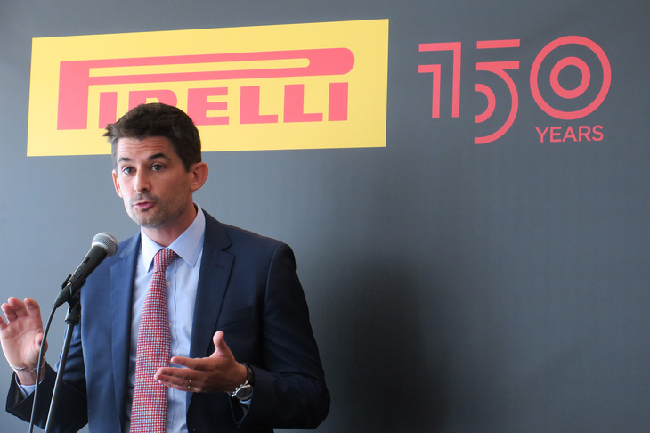 日本における戦略を語る、ピレリジャパンのフィリッポ・シブラリオ代表取締役社長。日本については（ピレリを純正装着するモデルも多い）プレミアムカーの登録数が多い魅力的な市場であり、同時に国産車の比率が非常に高い市場でもあると説明。コンパクトカーやミニバン、SUVといった、国産車に装着されるような製品についても注力していくと語った。