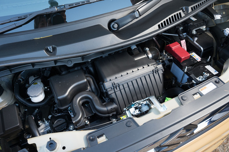 NAモデルには現行型「ハスラー」から導入された、新世代の「R06D」エンジンを採用。FFの「ハイブリッドG」グレードで比較した場合、従来モデルより2.1km/リッターの燃費改善を実現している（WLTCモード）。