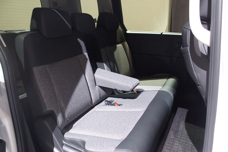 ホンダ・フリード エアーEX（2列目シート）