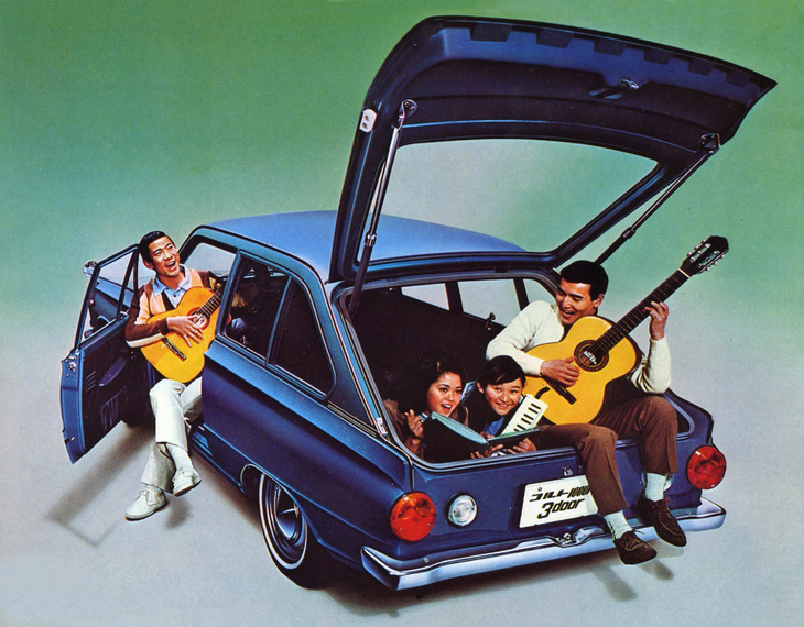 1967年「三菱コルト1000F 3ドア」。ボディーはもともとファストバックスタイルだったが、独立したトランクの代わりにテールゲートを設けた。