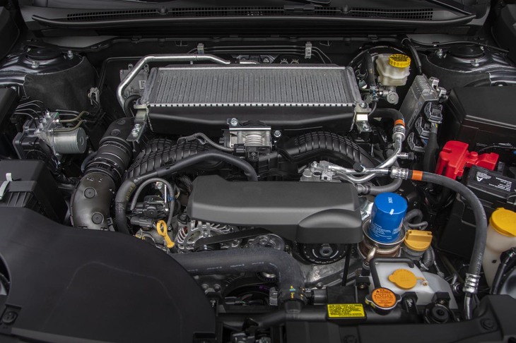 2.4リッターの水平対向4気筒直噴ターボエンジン。変速比幅をワイド化し、駆動力の伝達効率を追求した「リニアトロニック」（CVT）が組み合わされる。