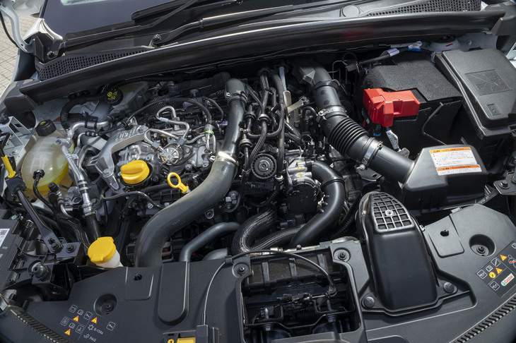 「ルーテシア」と同型となる1.3リッター直4ターボエンジンは、最高出力154PS、最大トルク270N・mを発生。「キャプチャー」への搭載にあたり出力が23PS、トルクが30N・m上乗せされた。「7EDC」と呼ばれる7段DCTが組み合わされる。