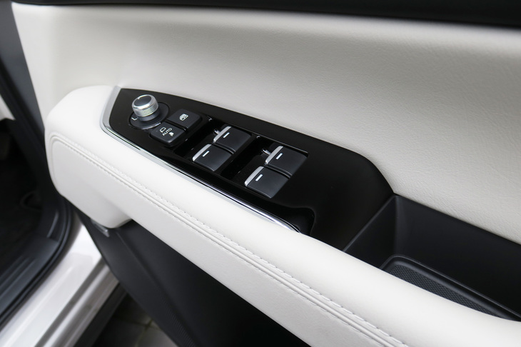 マツダCX-8 XDエクスクルーシブモード（フロントドアコンソール）