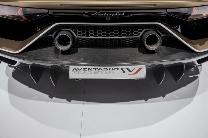 ランボルギーニ・アヴェンタドールSVJロードスター（マフラー）