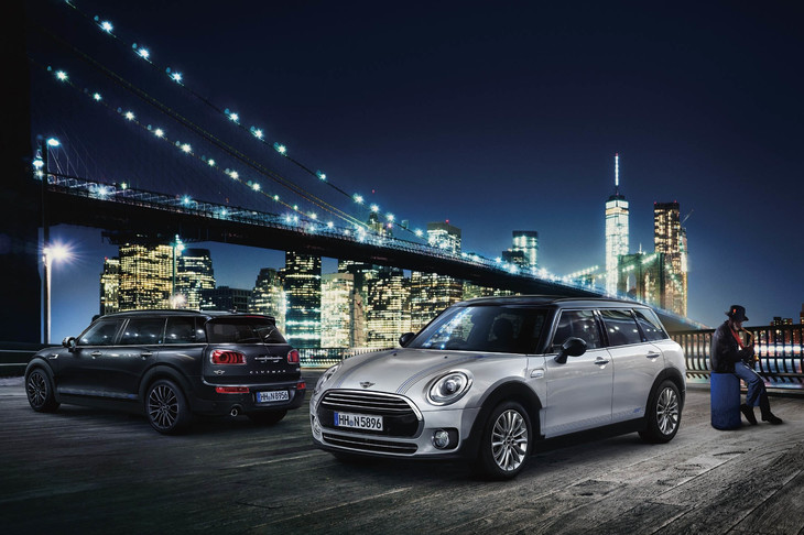 写真は2019年5月に発売された「MINIクラブマン」の特別仕様車「Blue Note Tokyo Edition」。ブルーノート東京の空間をイメージしたダーク調のインテリアが特徴だ。こうしたレアな中古車を狙うのも面白い。