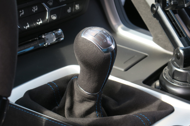 こちらの個体は「シボレー・コルベット グランスポーツ カーボン65エディション」の、さらに貴重なMT車！ オーナー氏いわく、「恐らく日本ではこれ1台だけなのでは」とのことだった。