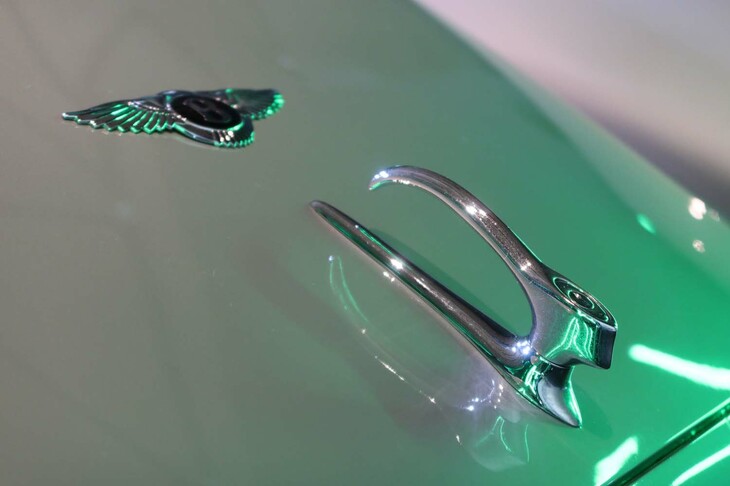 ベントレーRタイプ コンチネンタル（トランクルームのノブとリアエンブレム）