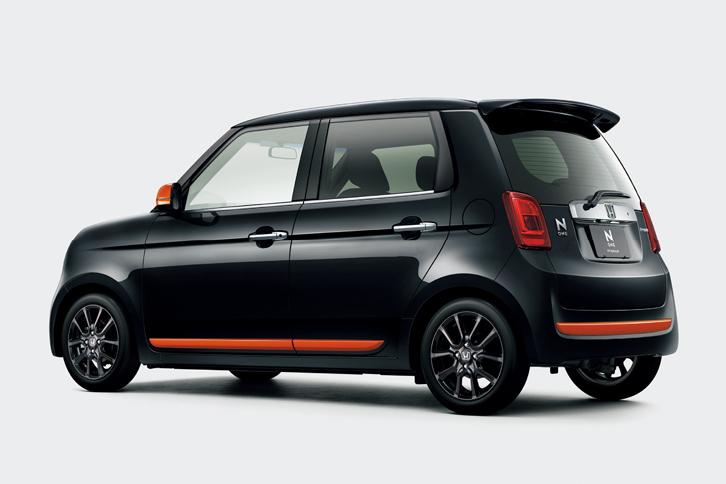 リアビュー。画像は、アクセントカラーがオレンジのもの。