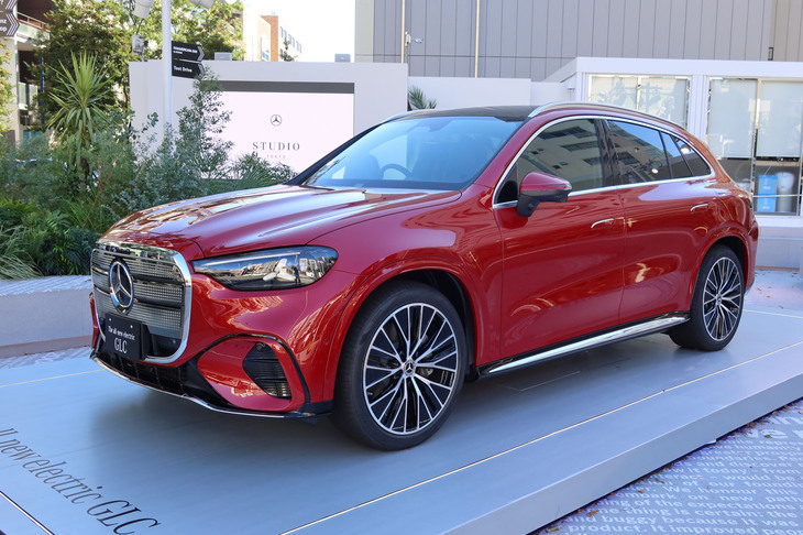 メルセデス・ベンツ日本によれば、エンジン搭載モデルの「GLC」については、2027年以降に新型を導入する計画とのことだ。（※以下の写真では、外装・内装のディテールを紹介）
