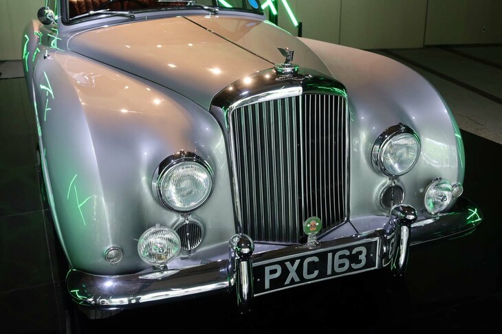 ベントレーRタイプ コンチネンタル（フロントまわり）