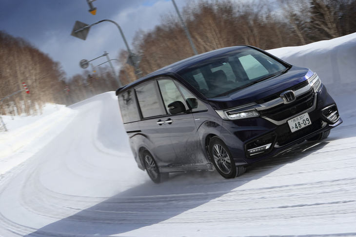 正規の販売店で、保証付きで売られるコンプリートカーだけに、信頼性の担保は必須。開発に際しては、「モデューロX」も通常のモデルと同じく、氷雪路などでの走行試験が行われるという。