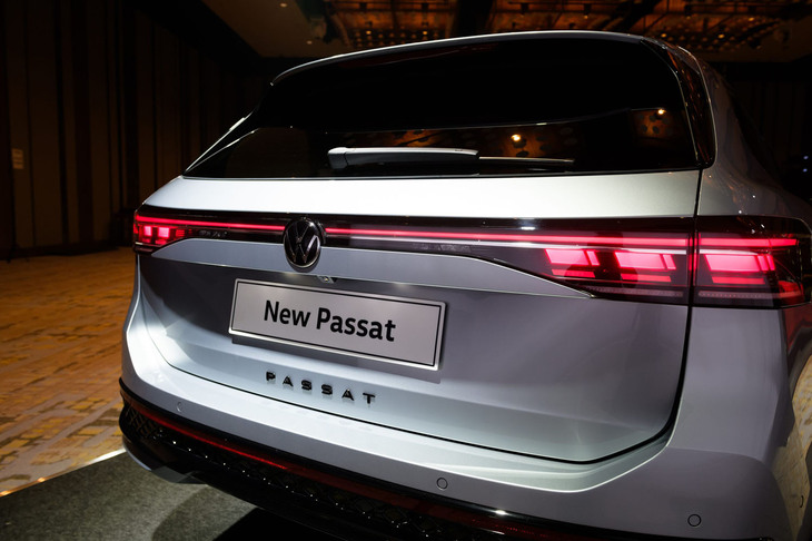 新型「パサート」には1.5リッター直4のマイルドハイブリッドシステム「eTSI」と、2リッター直4のクリーンディーゼル「TDI」のほか、1.5リッター直4のeTSIをベースとするプラグインハイブリッド「eHybrid」がラインナップされる。