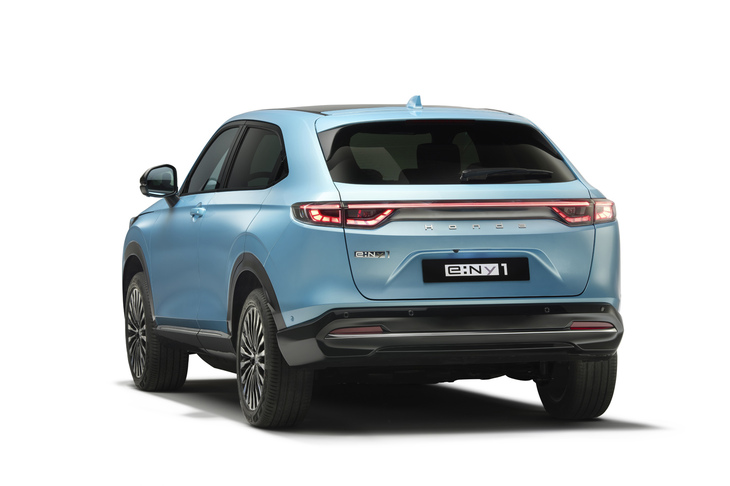 ホンダが「e：NアーキテクチャーF」と呼ぶ、新しいプラットフォームを採用する「e：Ny1」。正味容量61.9kWhのバッテリーを床下に搭載し、約412kmの一充電走行距離を誇る。