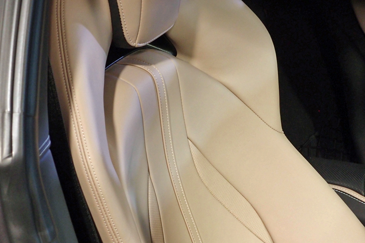 フェラーリ812スーパーファスト（シート）