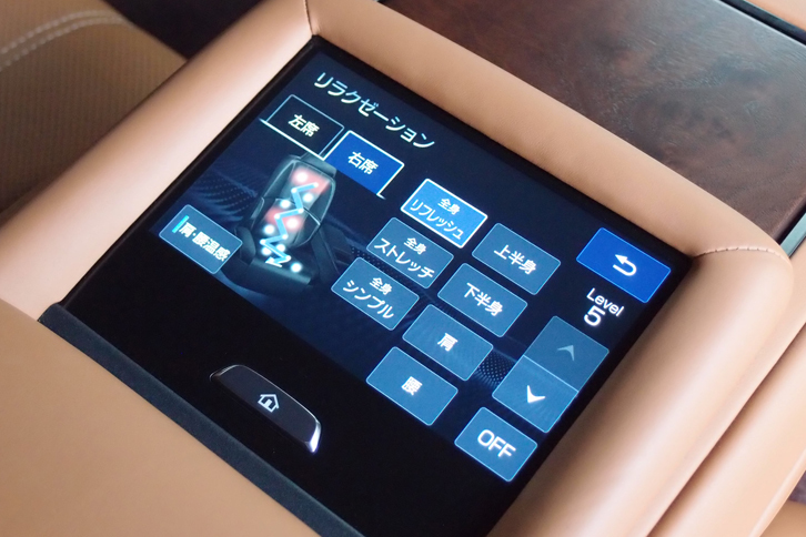 LS500h“エグゼクティブ”（リアマルチオペレーションパネル）