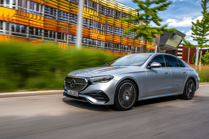 メルセデス・ベンツE220d 4MATIC