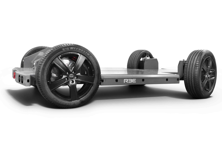 REEオートモーティブのEVプラットフォームは、一見するとモーターや操舵機構などが見当たらない。