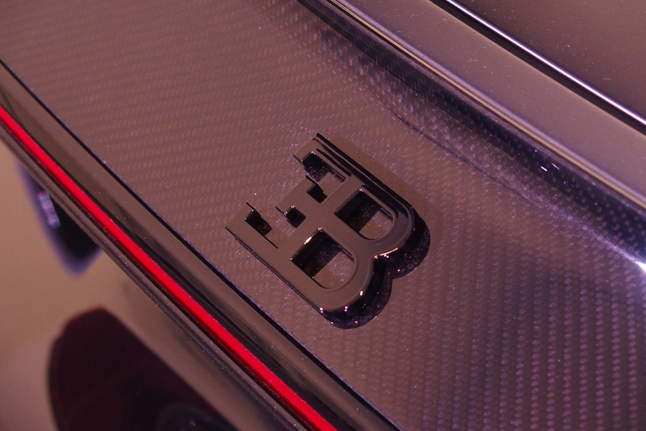 ブガッティ・シロン スポーツ“レ・レジェンド・デュ・シエル”（エンブレム）