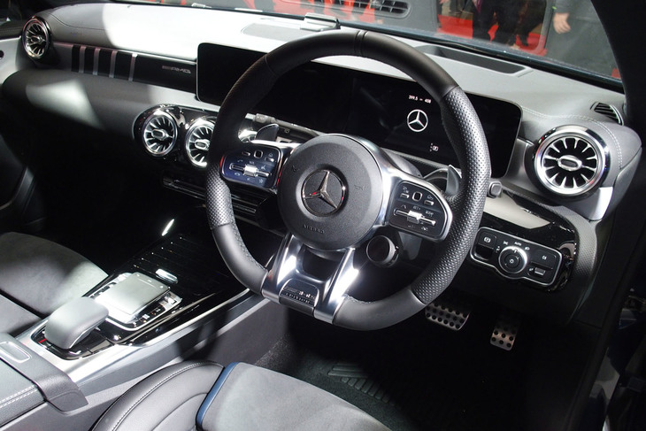 メルセデスAMG A35 4MATICエディション1