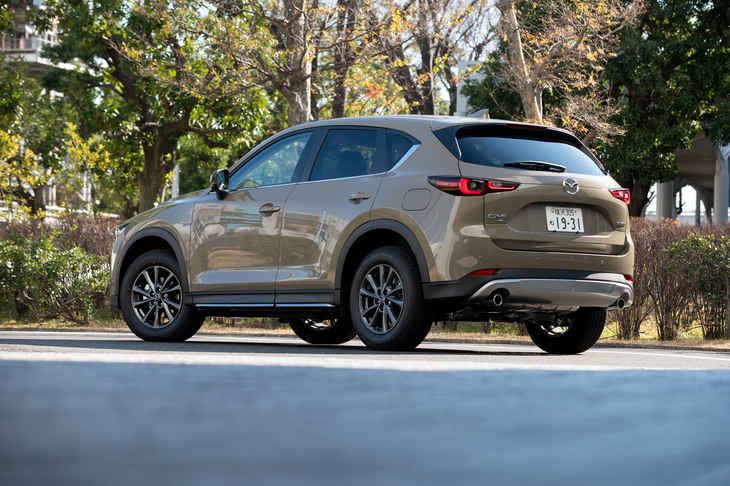 グローバル市場におけるSUVのラインナップ拡大を発表したマツダだが、日本に「CX-5」に代わるC-DセグメントのSUVを導入する予定はないとのこと。今後も当面は、CX-5がマーケットの柱として活躍することになりそうだ。