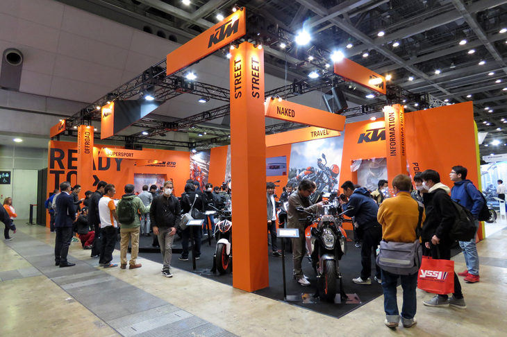 KTMブースの様子。