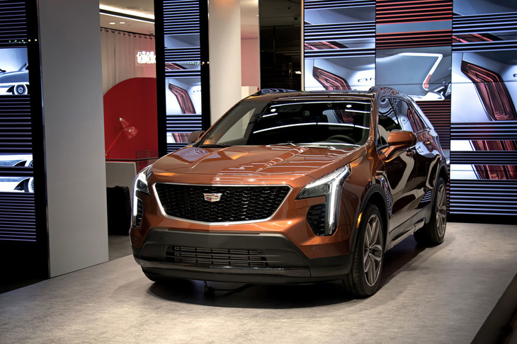 「キャデラックXT4」