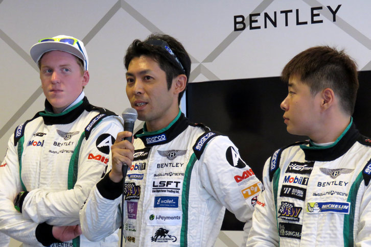 8号車に搭乗する日本人ドライバーの澤 圭太選手（中央）。8号車は3番グリッドからのレーススタートとなる。