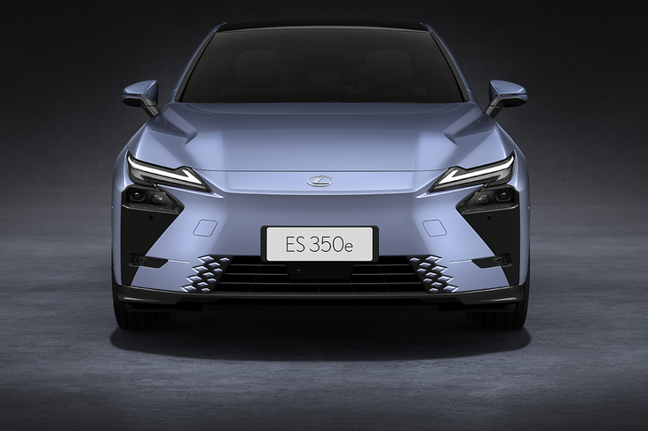 新型では「レクサスの新たなデザインに挑戦した」とされている。先代モデルよりも分かりやすいカッコよさが魅力だ。