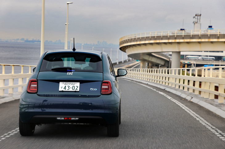 フィアット500eアイコン