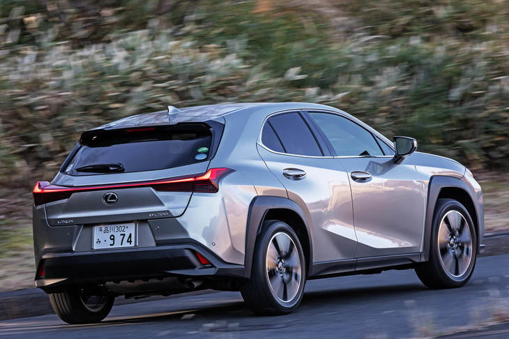 燃費は、JC08モード：16.8km/リッター、WLTCモード：16.4km/リッターと発表されている。