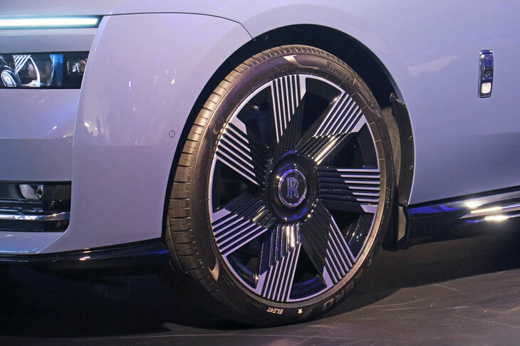 ロールス・ロイス・スペクター プロフェシー（タイヤ＆ホイール）