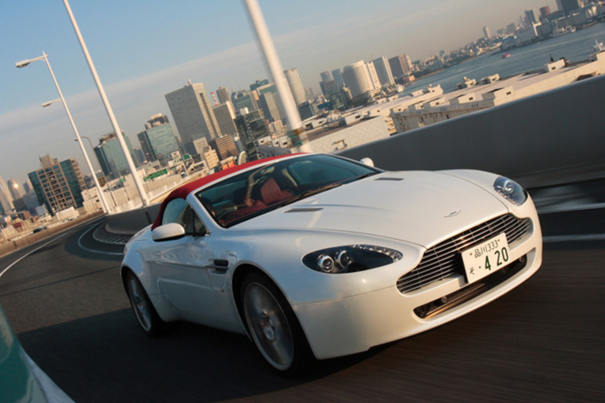 英国のホワイトメタルのSMTSのアストン・マーティンV8 英国のホワイト