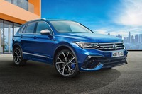 「フォルクスワーゲン・ティグアン」のマイナーチェンジを機に導入された最強グレード「R」。最高出力320PSの2リッターターボエンジンを搭載する。