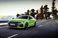 新型「アウディRS 3スポーツバック／RS 3セダン」デビュー　走行性能がさらに向上の画像