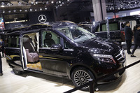 2019年上海モーターショーで。福建ベンツによる参考出品車「Vクラス創生版」。