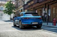 リアガーニッシュ一体式となる、新しい意匠のテールライトを採用。